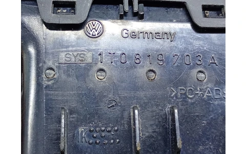 Grila ventilatie bord 1T0819703a Volkswagen Touran 1 (facelift) (2006 - 2010) - imagine 3