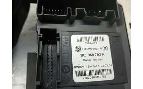 Motoras geam dreapta fata 1k0959792H Volkswagen Golf 5 (2003 - 2009) - imagine 3