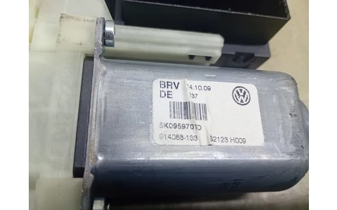 Motoras geam stanga fata 5k0959701d Volkswagen Golf 6 (2008 - 2015) - imagine 3