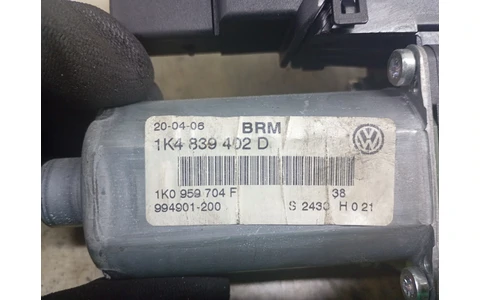 Motoras geam dreapta spate 1k0959704F Volkswagen Golf 5 (2003 - 2009) - imagine 4