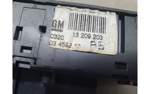 Panou butoane 13209203 Opel Astra H (2004 - 2007) - imagine 3