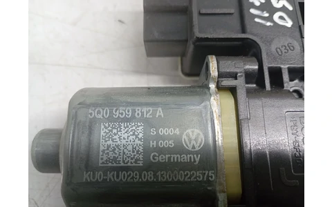 Motoras geam dreapta spate 5Q0959812A Seat Leon 3 (5F) (2012 - 2016) - imagine 3