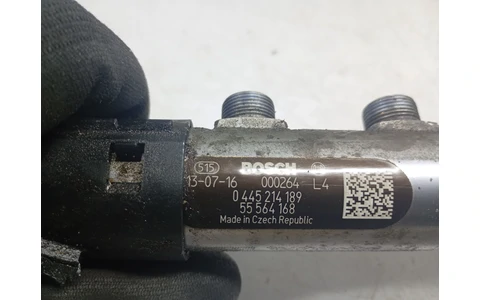 Rampa injectoare 55564168 Opel Insignia A (2008 - 2014) - imagine 3