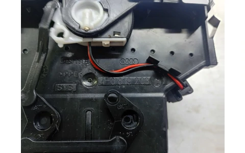 Grila ventilatie bord 4f0819203 Audi A6 4F/C6 (facelift) (2008 - 2011) - imagine 2