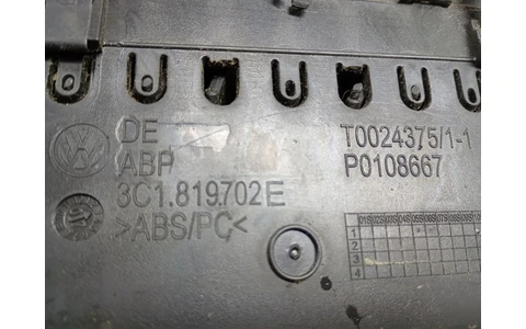 Grila ventilatie bord 3C1819702E Volkswagen Passat B6 (2005 - 2010) - imagine 3
