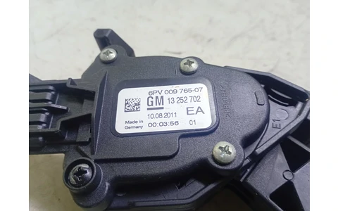 Pedala acceleratie 13252702 Opel Astra J (2009 - 2012) - imagine 3