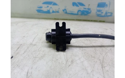 Electrovalva vacuum 70246100 Opel Astra J (2009 - 2012) - imagine 2
