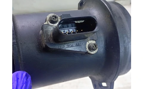 Debitmetru aer 059906461k Audi A6 4F/C6 (2004 - 2008) - imagine 5