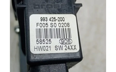 Motoras geam dreapta spate 1K0959704E Skoda Octavia 2 (2004 - 2008) - imagine 4
