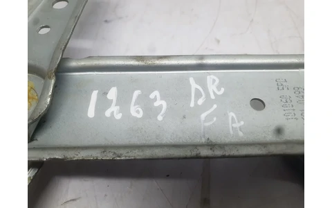 Macara geam dreapta fata 09113368 Opel Corsa C (2000 - 2003) - imagine 2