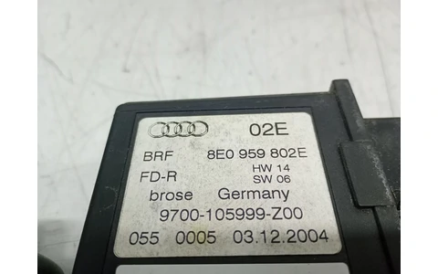 Motoras geam dreapta spate 8E0959802E Audi A4 B7 (2004 - 2008) - imagine 3