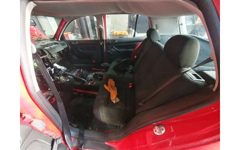 Volkswagen Golf 4 (1997 - 2006) - imagine 5