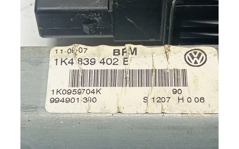 Motoras geam dreapta spate 1K4839402E Volkswagen Golf 5 (2003 - 2009) - imagine 3