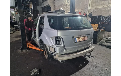 Mercedes Benz ML W164 (2005 - 2008) - imagine 3