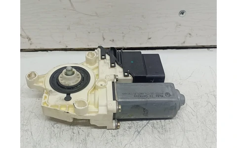 Motoras geam dreapta spate 1k0959704C Volkswagen Golf 5 (2003 - 2009) - imagine 2