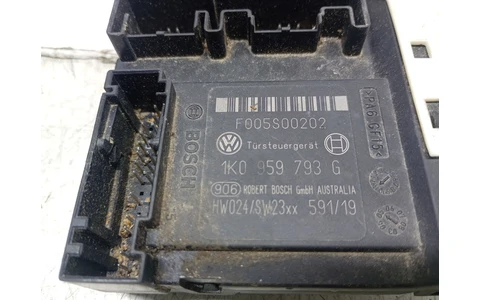 Motoras geam dreapta fata 1k0959793G Volkswagen Golf 5 (2003 - 2009) - imagine 3