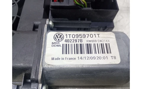 Motoras geam stanga fata 1T0959701T Volkswagen Golf 6 (2008 - 2015) - imagine 3