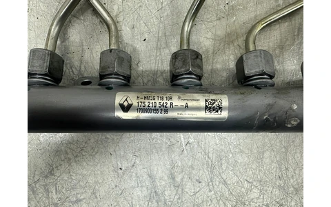 Rampa injectoare 175210542r Volkswagen Passat B6 (2005 - 2010) - imagine 3