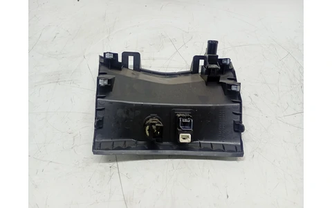 Slot USB 681044cc0a Nissan X-Trail T32 (facelift) (2017 - 2020) - imagine 2
