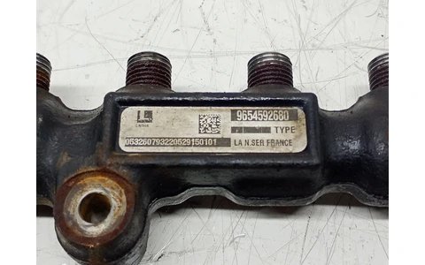 Rampa injectoare 9654592680 Peugeot 307 1 (facelift) (2005 - 2008) - imagine 2