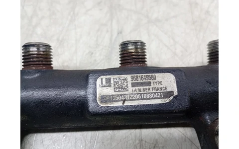 Rampa injectoare 9681649580 Peugeot 407 1 (2004 - 2010) - imagine 4