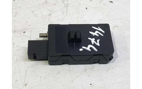 Amplificator antena 9807982580-00 Citroen C4 Picasso 2 (2013 - 2017) - imagine 2