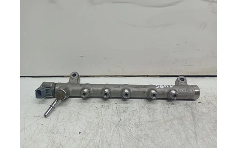 Rampa injectoare 31303612 Volvo V60 2 (2018 - 2020) - imagine 2
