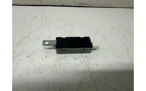 Amplificator antena Am2t-18c847-da Ford S-Max 1 (facelift) (2010 - 2015) - imagine 2