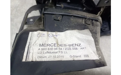 Grila ventilatie bord A9608300654 Mercedes Benz Actros MP4 1 (2011 - 2019) - imagine 2