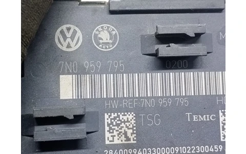 Modul confort usa fata dreapta 7N0959795 Skoda Yeti 1 (2009 - 2014) - imagine 3