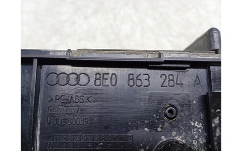 Priza 12V 8E0863284A Audi A4 B6 (2000 - 2005) - imagine 3