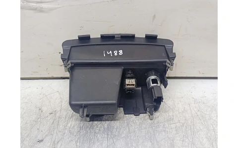 Slot USB 9674655277 Peugeot 208 1 (2012 - 2016) - imagine 2