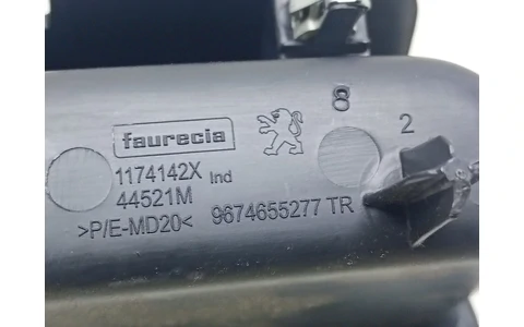 Slot USB 9674655277 Peugeot 208 1 (2012 - 2016) - imagine 3