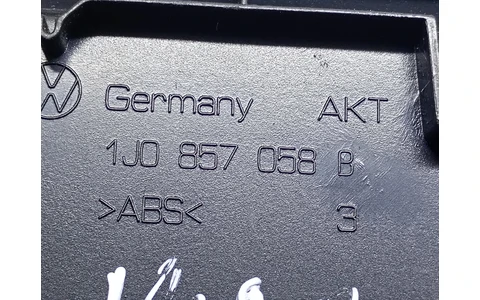 Spatiu Depozitare 1J0857058B Volkswagen Golf 4 (1997 - 2006) - imagine 3