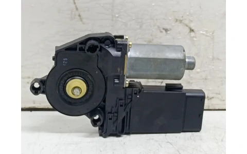 Motoras geam stanga fata 0130821765 Volkswagen Golf 4 (1997 - 2006) - imagine 2
