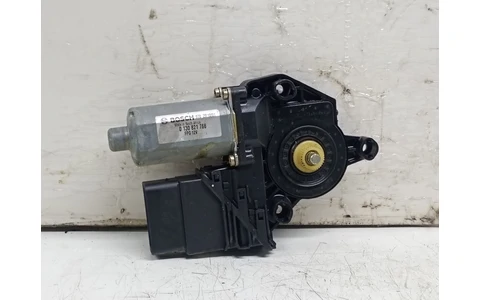 Motoras geam dreapta fata 0130821766 Volkswagen Golf 4 (1997 - 2006) - imagine 2