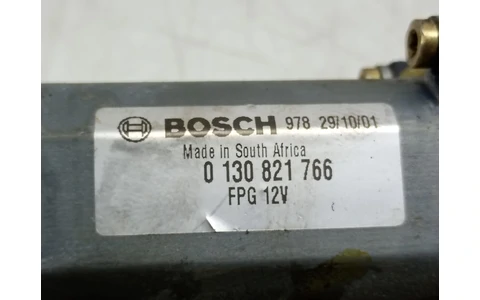Motoras geam dreapta fata 0130821766 Volkswagen Golf 4 (1997 - 2006) - imagine 3