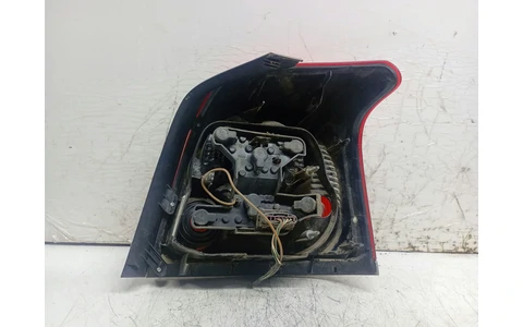 Stop stanga 8156105130 Toyota Avensis 2 T25 (2002 - 2006) - imagine 2