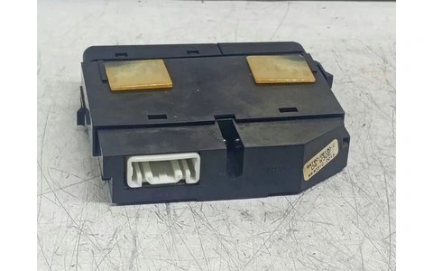 Buton dezaburire 84790-05130 Toyota Avensis 2 T25 (2002 - 2006) - imagine 2