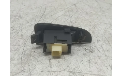 Buton geam stanga spate Toyota Avensis 2 T25 (2002 - 2006) - imagine 2