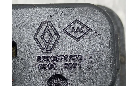 Buton portbagaj 8200070256 Renault Megane 2 (2002 - 2006) - imagine 3