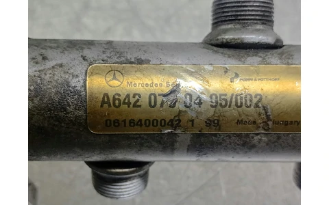 Rampa injectoare A6420700495 Mercedes Benz E-Class W211/S211 (2002 - 2006) - imagine 4