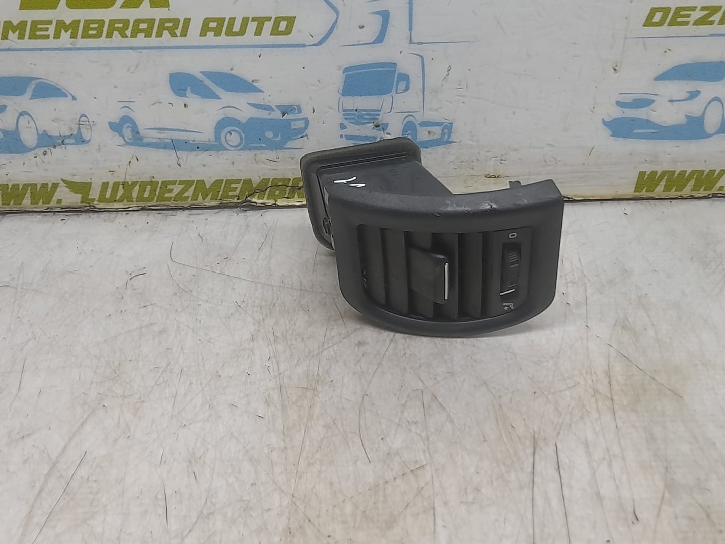 Grila ventilatie bord 5j0819702 Skoda Fabia 5J (facelift) (2010 - 2014)