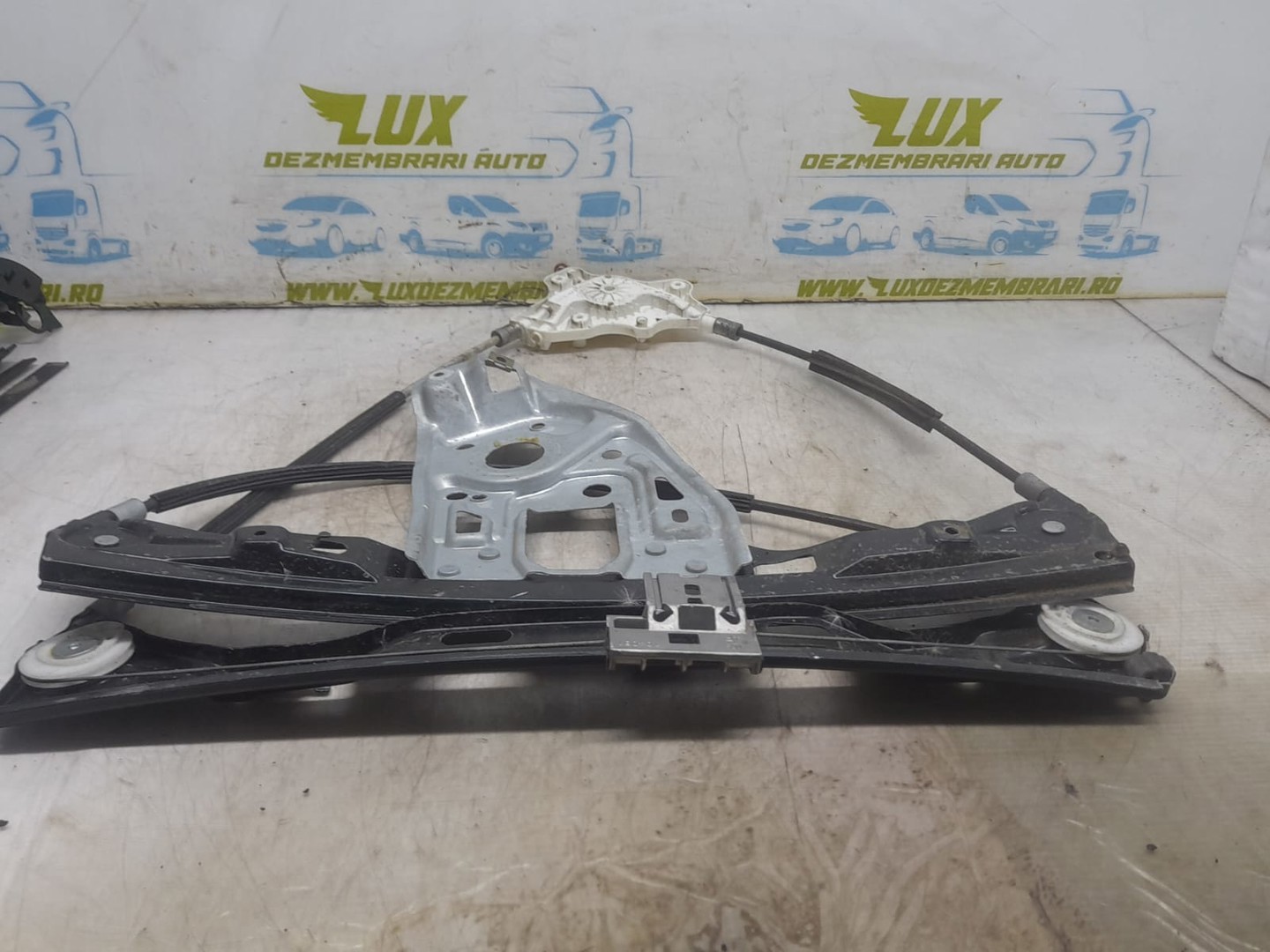 Macara geam dreapta fata A2037200646 Mercedes Benz C-Class W203 (2000 - 2004)