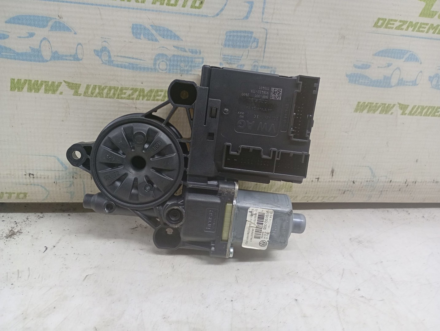 Motoras geam stanga fata 3AA837461 Volkswagen Passat B7 (2010 - 2015)