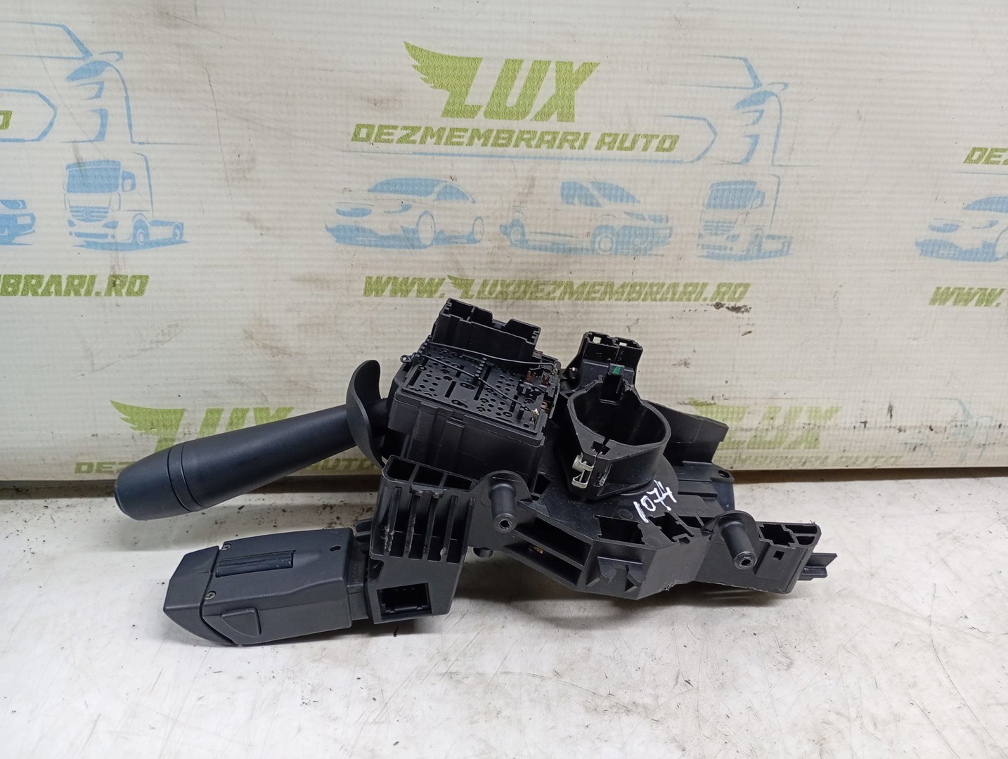 Maneta stergatoare 681728360R Dacia Logan 2 (2013 - 2016)