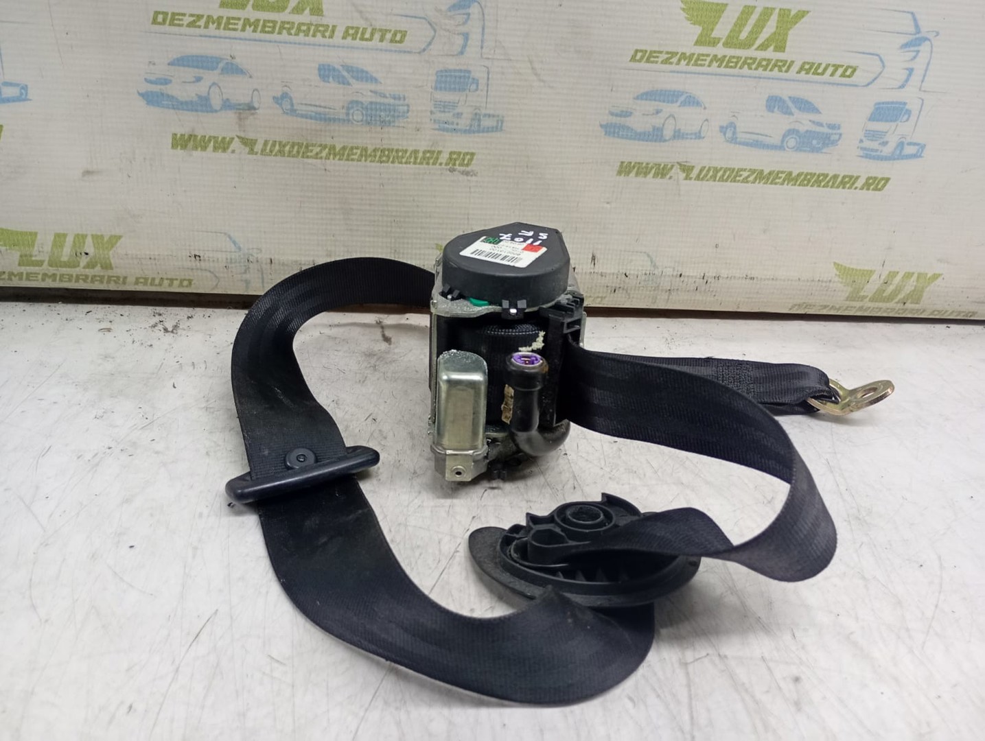 Centura siguranta stanga fata 1k4857705D Volkswagen Golf 5 (2003 - 2009)