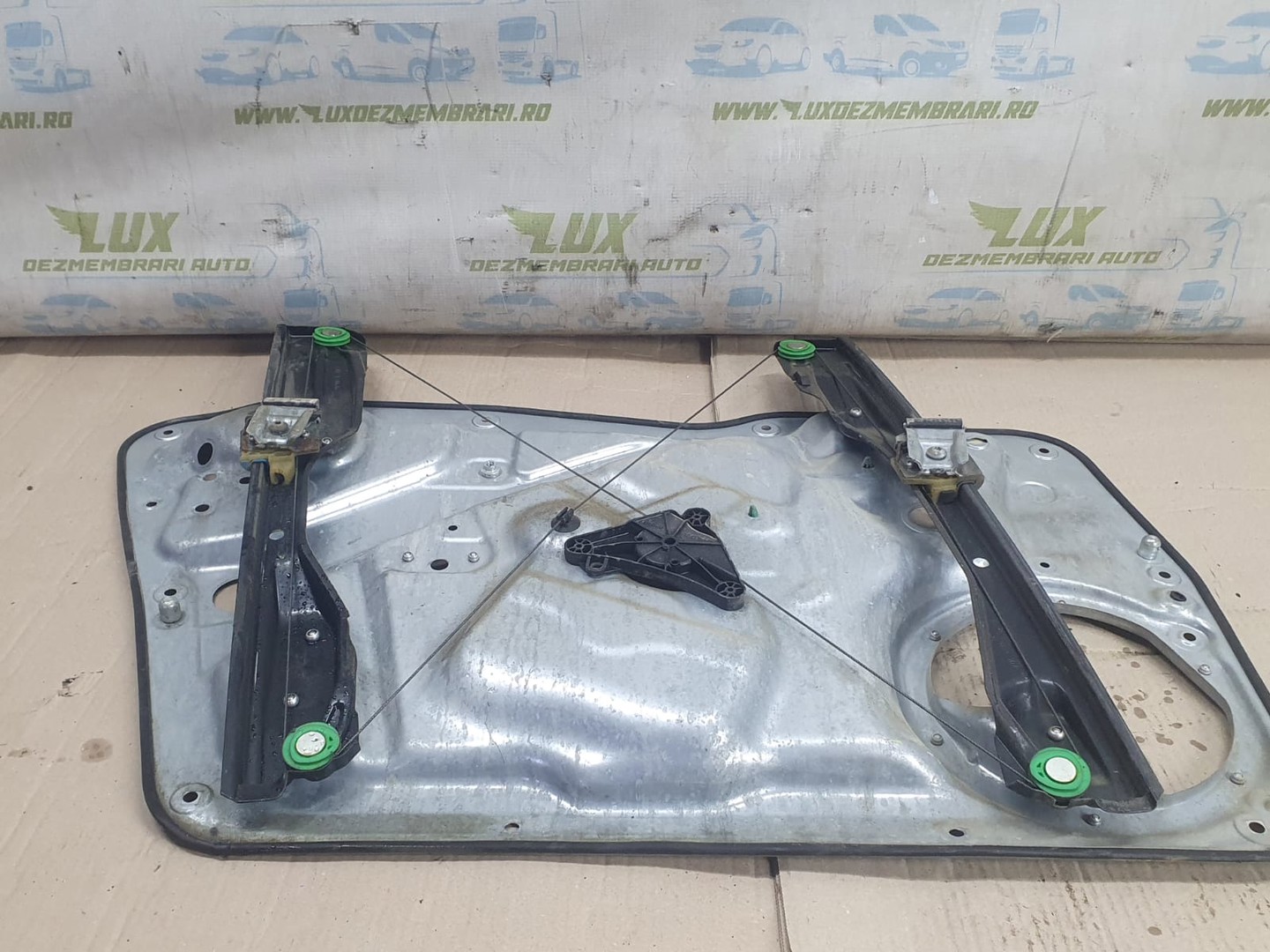 Macara geam dreapta fata 5N1837730 Volkswagen Tiguan 1 (5N) (2007 - 2011)