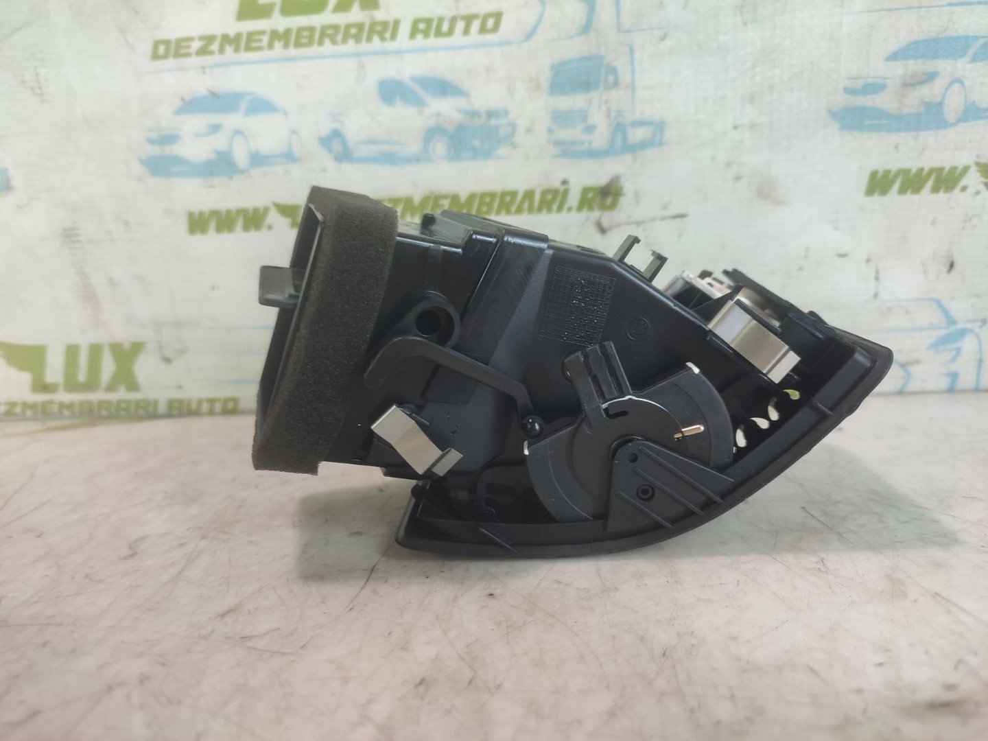 Grila ventilatie bord 1z0819701 Skoda Octavia 2 (facelift) (2008 - 2013)