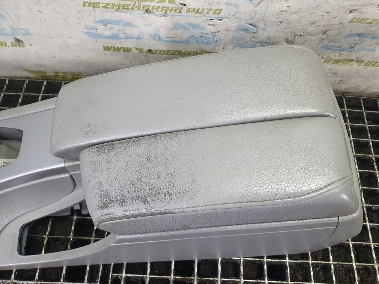 Consola centrala e116233121 BMW Seria 3 E90 (2004 - 2010)